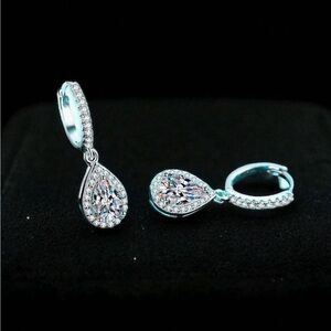 Luxury 925 Silver Diamond Tested Teardrop 2 carat Moissanite  GRA‎ certified